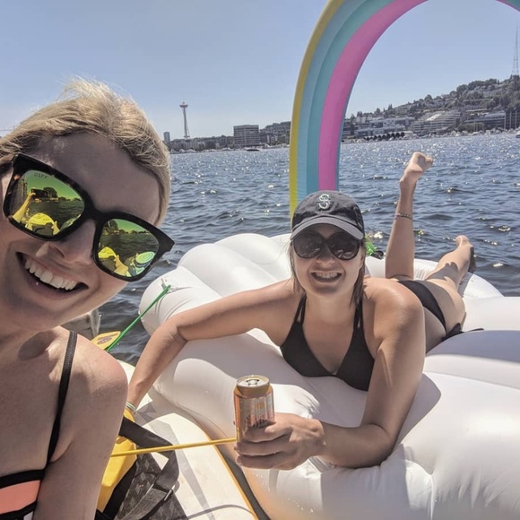 Meet your Posher - Picture 2 of 6